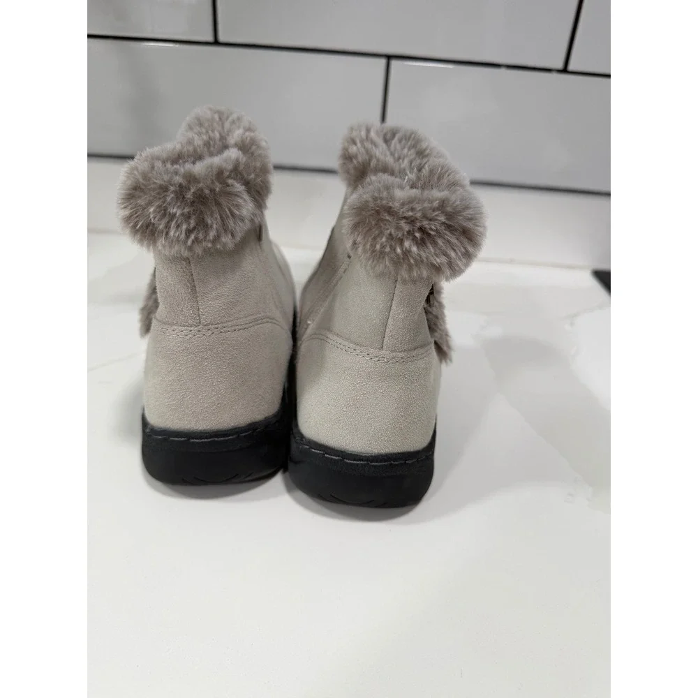 Khombu Iris Women 7M Grey Suede Faux Fur Trim Side‎ Zip Ankle Winter Boots